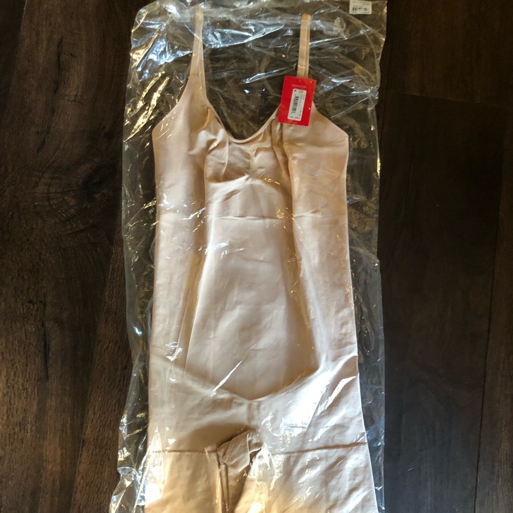 SPANX MID THIGH BODYSUIT NWT